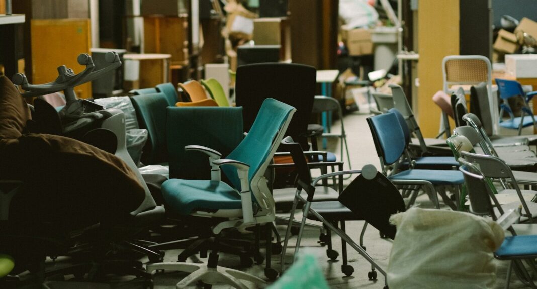 A room filled with lots of chairs and tables